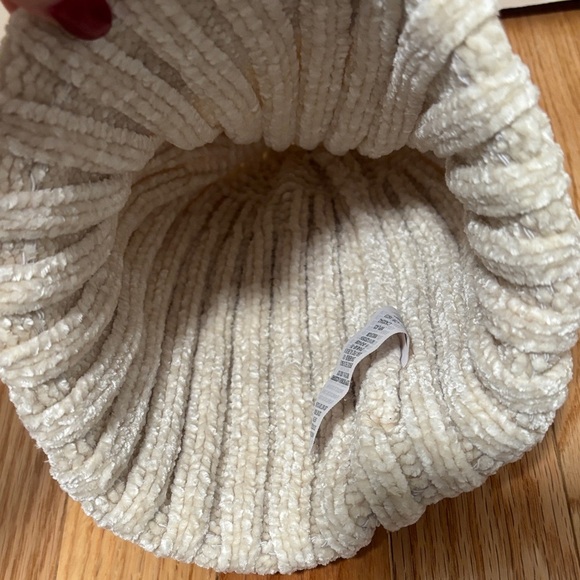 Levi's Off-White Knit Beanie - Picture 4 of 5